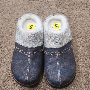 Earth Origins Gray and Cream Slippers